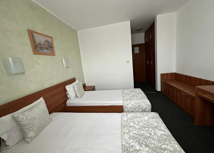 Hotel Family 007 Ivan Dimitrov-kuklata 15 Str 2*