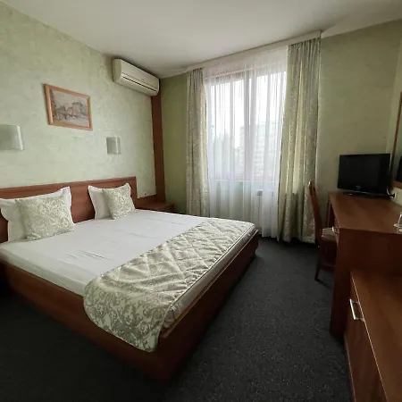Family 007 Hotel 2*