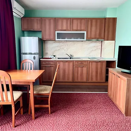 Family 007 София