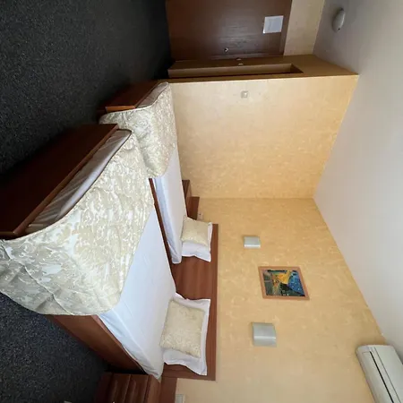 Отель Family 007 Ivan Dimitrov-kuklata 15 Str 2*