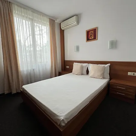 Отель Family 007 Ivan Dimitrov-kuklata 15 Str 2*