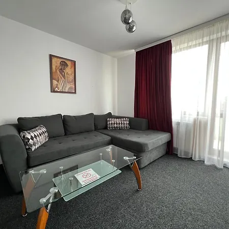 Family 007 Ivan Dimitrov-kuklata 15 Str Отель 2*