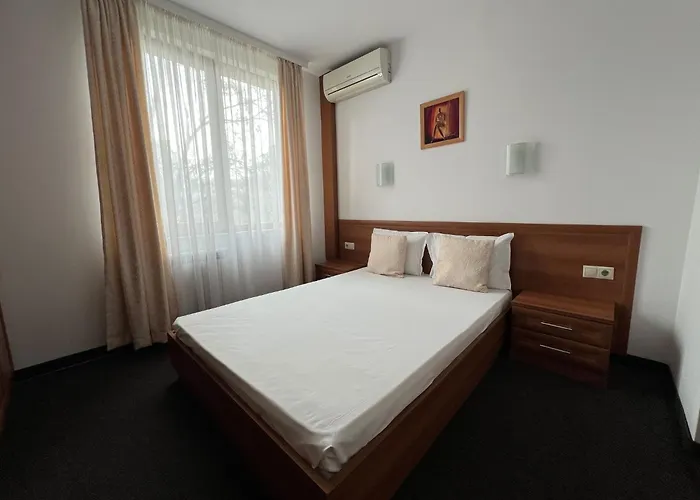 Hotel Family 007 Ivan Dimitrov-kuklata 15 Str 2*